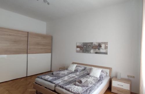 Bruck an der Mur Apartment | Schlossbergblick