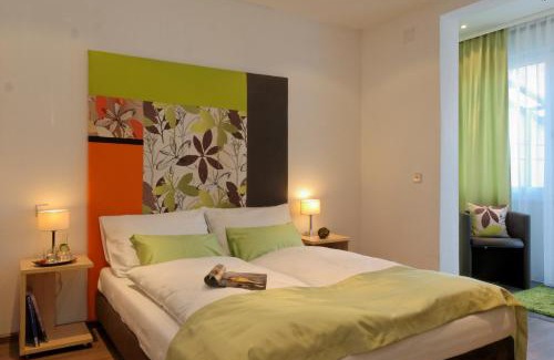 Grenzach-Wyhlen Bed & Breakfast | Schlotzeria Hotel I Café I Eis