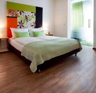 Grenzach-Wyhlen Bed & Breakfast | Schlotzeria Hotel I Café I Eis