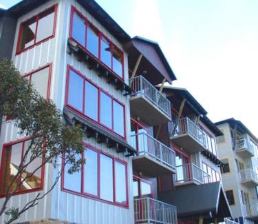 Hotham Heights Apartment | Schnapps