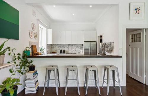 Randwick House | Schneiderhaus - Bold & Bright by Centennial Park