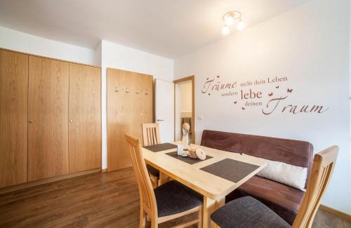 Rabla Apartment | Schnitzer Ferienwohnung Holunder