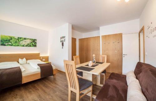 Rabla Apartment | Schnitzer Ferienwohnung Holunder