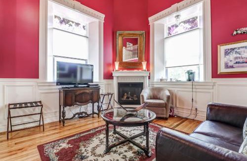 Old Town Historic District Bed & Breakfast | School House Bed and Breakfast C.1859