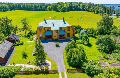 Animskog Apartment | School on the lake: 215m² - 5 bedrooms. - 2 bathrooms