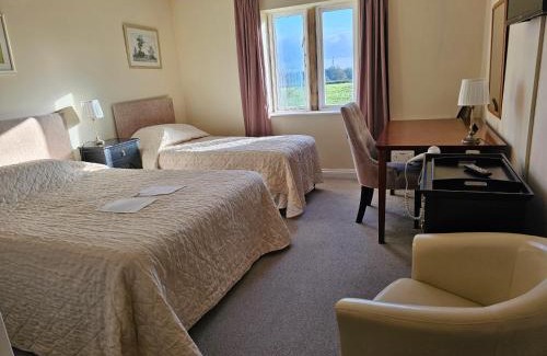 Hook Hotel | Schoolhouse Restaurant and Hotel