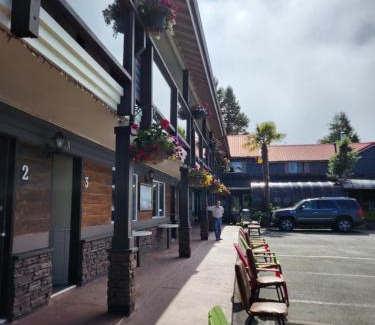 Tofino Hotel | Schooner Motel
