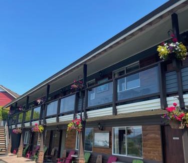 Tofino Hotel | Schooner Motel