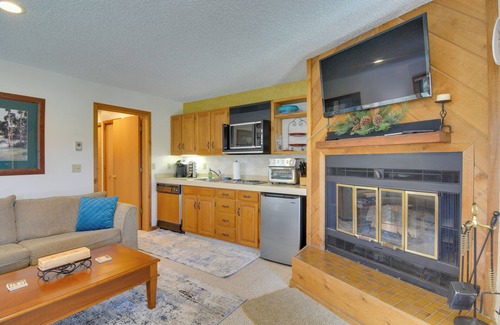 Mancelona Condo | Schuss Mountain Resort Condo: Steps to Golf!