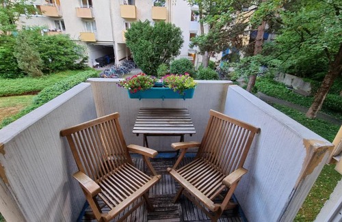 Schwabing-West Apartment | Schwabing Studio with Garden Views