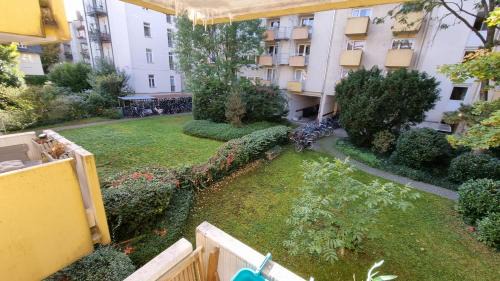 Schwabing-West Apartment | Schwabing Studio with Garden Views