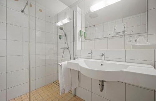 Altensteig Apartment | Schwarzwalapartment Nr 6 Presidential Suite 40qm Doppelbett Modern
