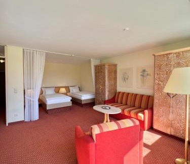 Altensteig Apartment | Schwarzwaldapartment Nr 14 40qm Zwei Einzel Betten Rustikal
