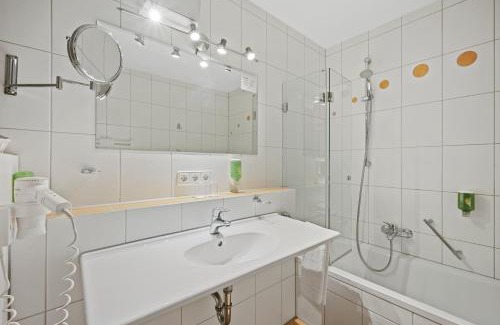 Altensteig Apartment | Schwarzwaldapartment Nr 29 30qm Doppelbett 140cm Rustikal
