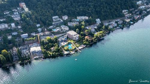 Bissone Apartment | Schwimmbadferien am Luganersee