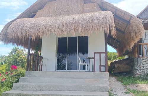 Oslob House | SCIA Hills Resort - Exclusive Resort + Pool + Wifi + HBO + Netflix