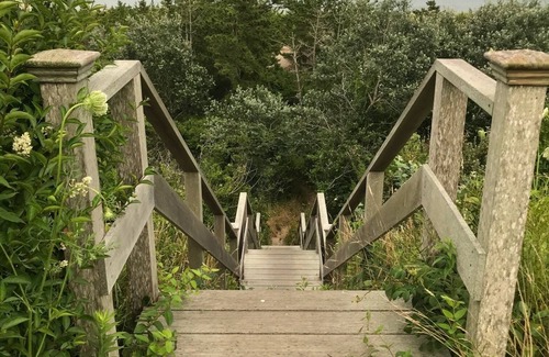 Siasconset House | Sconset vintage mansion ON bluff- direct to beach nSteps to village + more beach