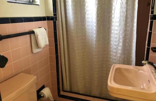Harbor Oaks Bay Shore Hotel | Scoot Inn