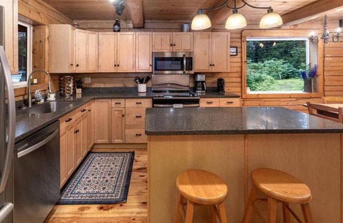 Bear Creek Cabin | Scootberry Cabin, Peaceful Log Home Perfect for the Family