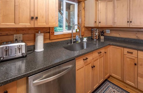 Bear Creek Cabin | Scootberry Cabin, Peaceful Log Home Perfect for the Family