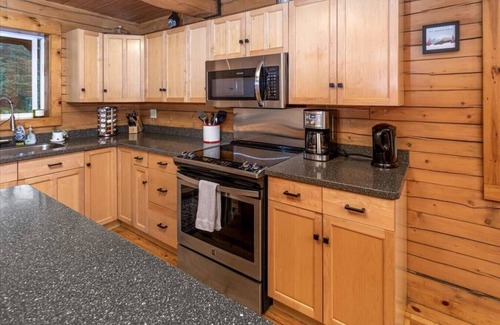 Bear Creek Cabin | Scootberry Cabin, Peaceful Log Home Perfect for the Family