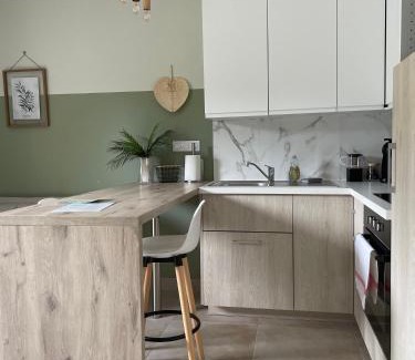 Tregastel Apartment | Scorfel Lodge, Verdant, Terrasse, proche mer