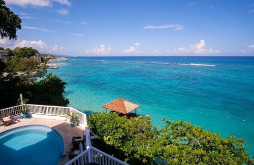 Ocho Rios Villa | Scotch on the Rocks -WATERFRONT! CHEF! STAFF! FAMILY FRIENDLY! POOL! KAYAKS!