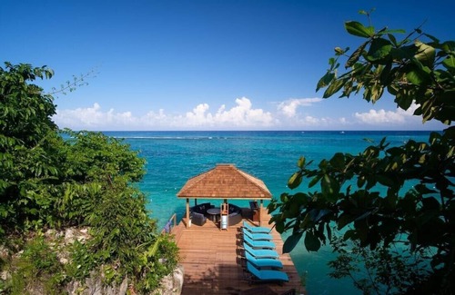 Ocho Rios Villa | Scotch on the Rocks -WATERFRONT! CHEF! STAFF! FAMILY FRIENDLY! POOL! KAYAKS!