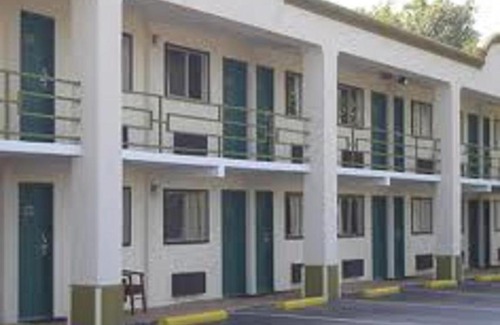 Commerce Hotel | Scottish Inns - Commerce