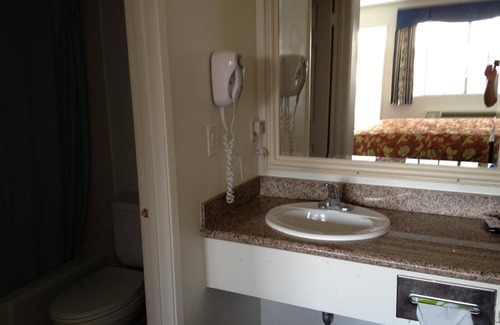 North Long Beach Hotel | Scottish Inns Long Beach