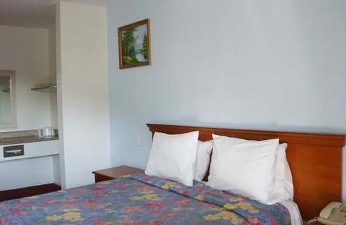 North Long Beach Hotel | Scottish Inns Long Beach