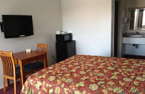 North Long Beach Hotel | Scottish Inns Long Beach