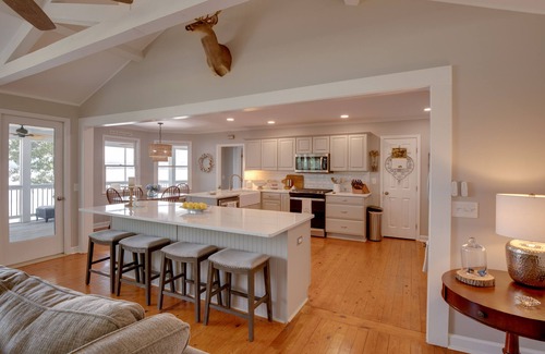 Groveoak Cottage | Scottsboro Vacation Rental on Guntersville Lake!