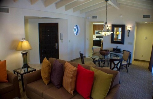 Arcadia Condo | Scottsdale Camelback Resort Spacious 2BR Condo with Picnic Area
