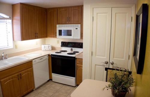 Arcadia Condo | Scottsdale Camelback Resort Spacious 2BR Condo with Picnic Area