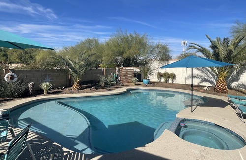 South Scottsdale House | Scottsdale Family Oasis 🏝 Htd Pool & Spa - Cinema/Arcade Room - 5G Wifi ❤️