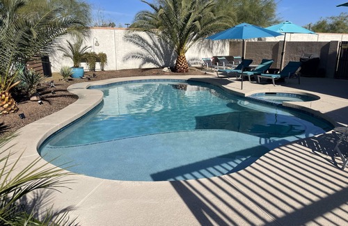 South Scottsdale House | Scottsdale Family Oasis 🏝 Htd Pool & Spa - Cinema/Arcade Room - 5G Wifi ❤️