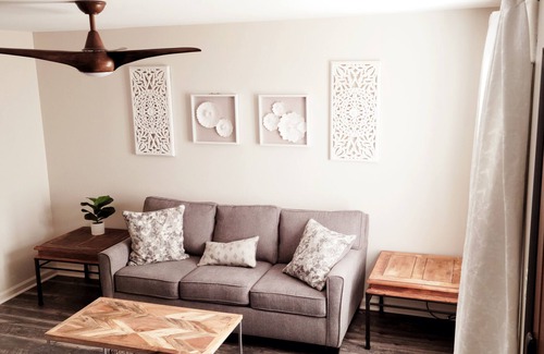 Continental Villas House | Scottsdale Modest Townhouse