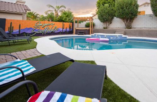 Tatum Horizons House | Scottsdale Paradise Poolside with Hot Tub & Gym