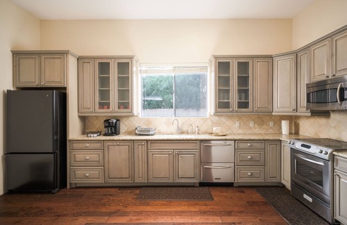 Central Scottsdale House | Scottsdale PV Huge Guest House, fully livable, with a private basketball court