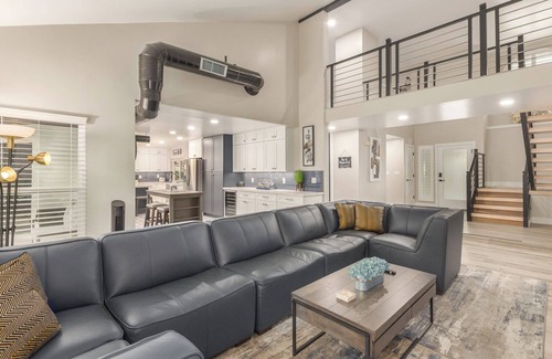 Central Scottsdale House | Scottsdale Retreat w/Pool, Games & Putting Green!