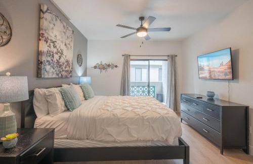 Kierland Apartment | Scottsdale Stay - Parking - Pool - King Beds - N272
