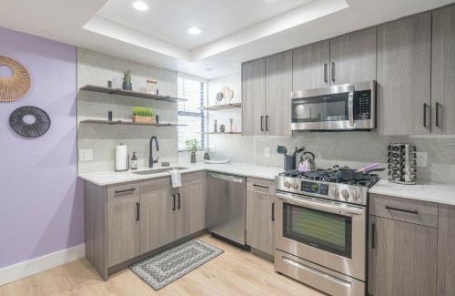 Kierland Apartment | Scottsdale Stay - Parking - Pool - King Beds - N272