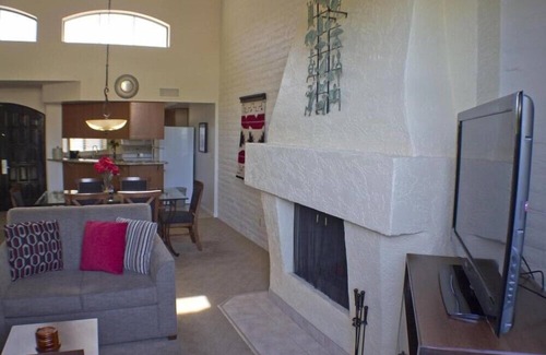 Arcadia Condo | Scottsdale Stylish 2BR Condo with Outdoor Swimming Pool