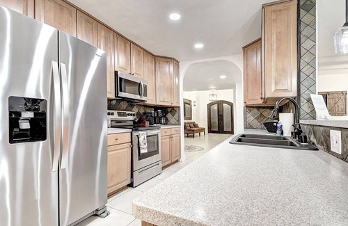 Paradise Valley Village House | Scottsdalestays 9 BDRM Multimillion Estate-Pool-Spa-Pickleball-Basketball & More