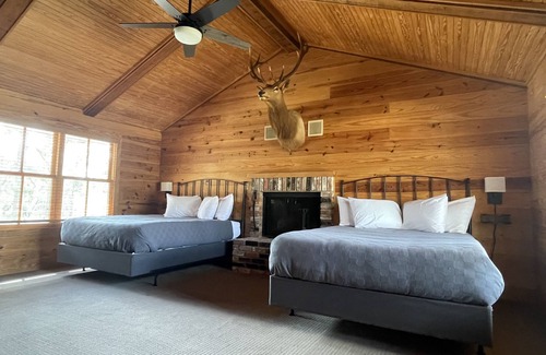 Evans Hotel | Scrappin Valley Lodge