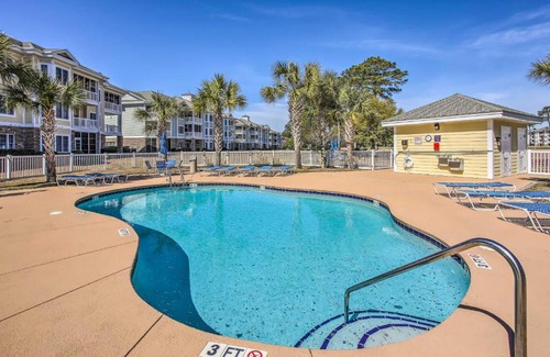 Central Myrtle Beach Apartment | Screened-In Patio Myrtle Beach Golf Condo