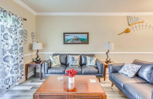 Central Myrtle Beach Apartment | Screened-In Patio Myrtle Beach Golf Condo
