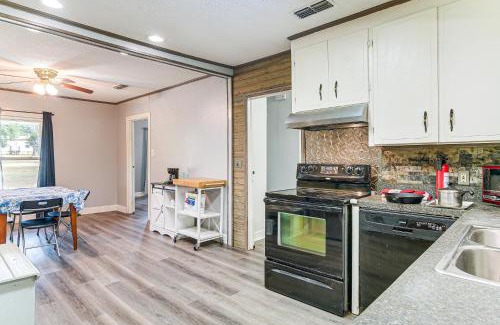 Jasper Heights House | Screened Patio and Fire Pit Peaceful Marshall Home