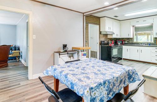 Jasper Heights House | Screened Patio and Fire Pit Peaceful Marshall Home